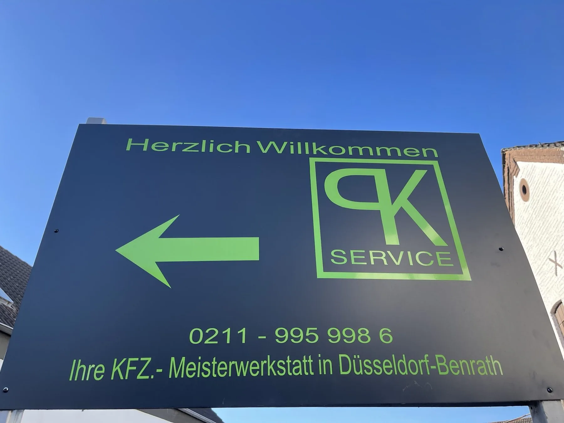 Herzlich-Willkommen-Schild von PK Service in Düsseldorf-Benrath